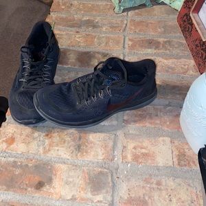 Size 9 women’s Nike shoes
